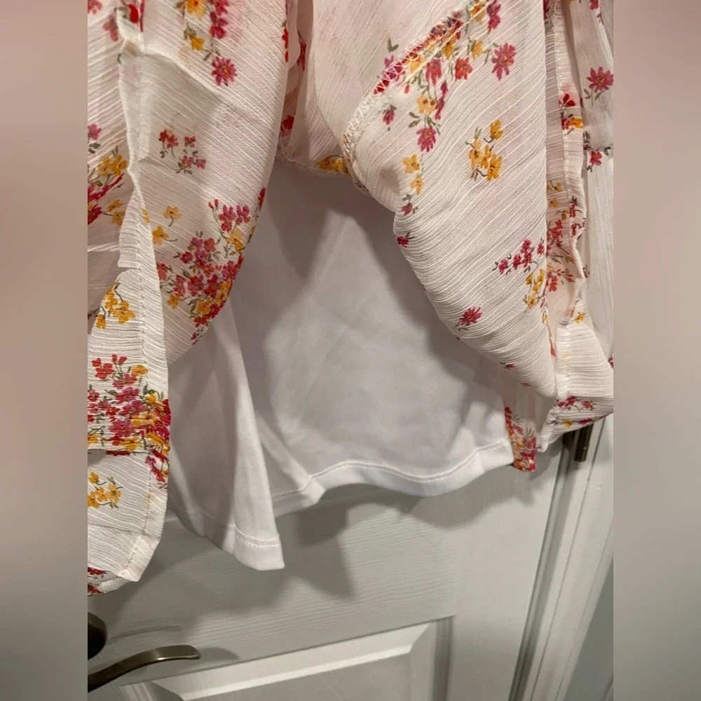NWT Vince Camuto Size S White Floral Ruffle Flowy Long Sleeve Sheer Mini Dress